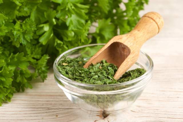 Parsley Perks: What Are the Benefits of Adding Fresh Parsley to Your Dishes?