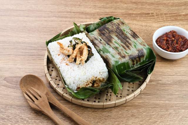 Banana Leaf: The Eco-Friendly Alternative to Plates and Bowls